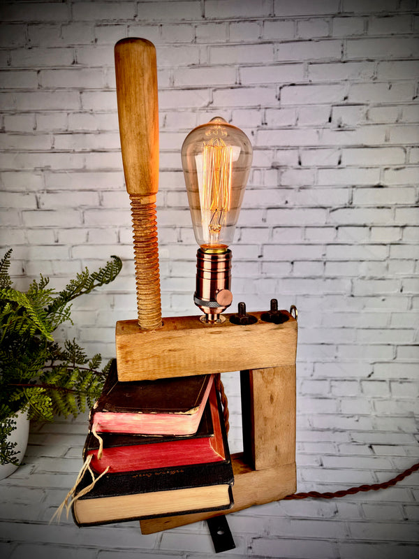 Holz-Zwinge mit Bibeln