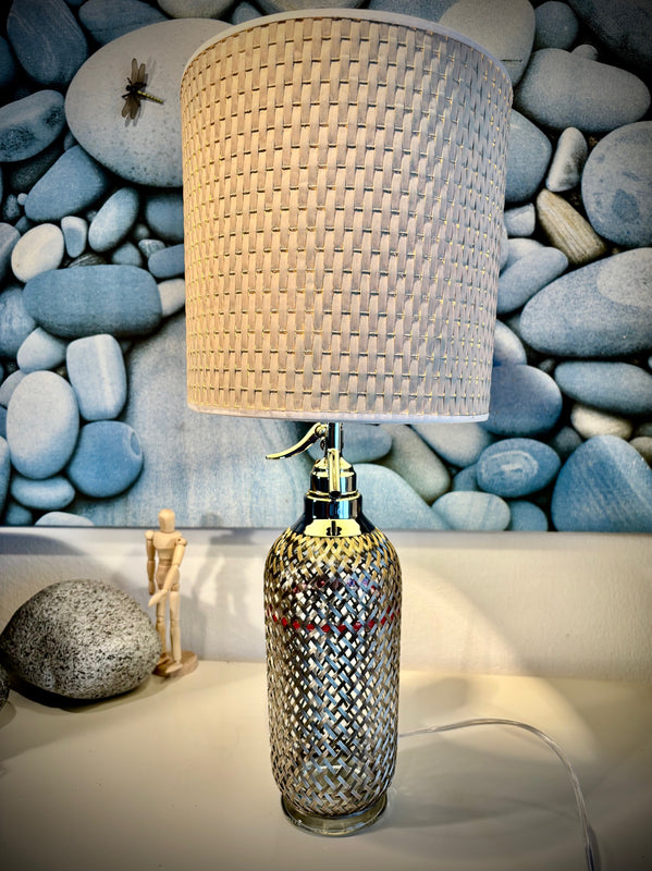 Siphonflasche mit Gitternetz hell