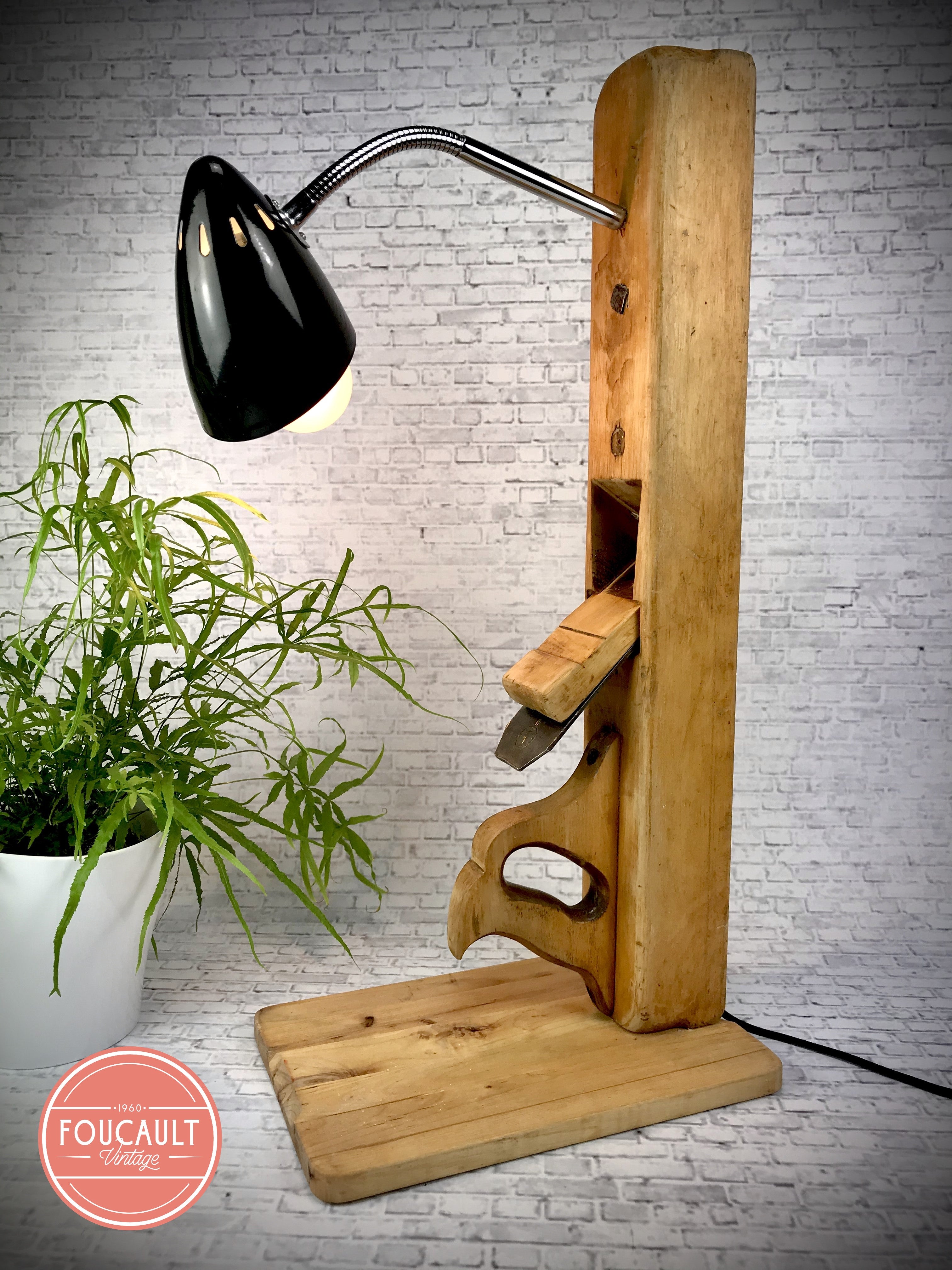 Langhobel mit 60er Schwanenhals-Lampe – foucault-vintage